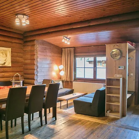 In Woergl Near Bus Stop בקתה הופגרטן אים בריקסנטל