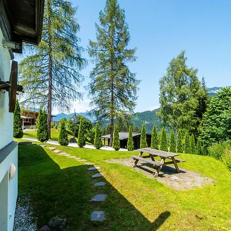 In Woergl Near Bus Stop בקתה הופגרטן אים בריקסנטל